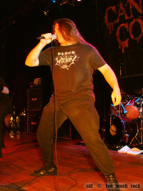 http://media.toomuchrock.com/2004_band_photos/cannibal_corpse-20041109/Images/29.jpg